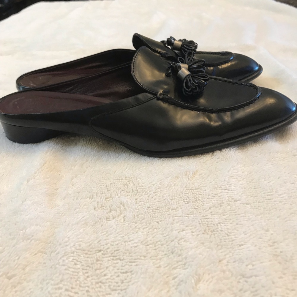 Tod’s Black Leather Mules